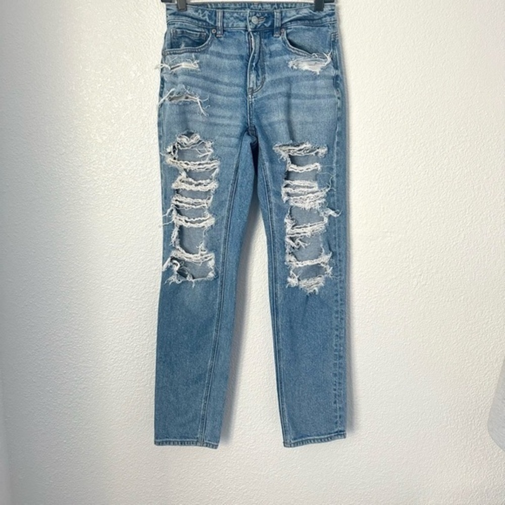 American Eagle Mom Jean Women’s 2 Blue Distressed Ripped Pants